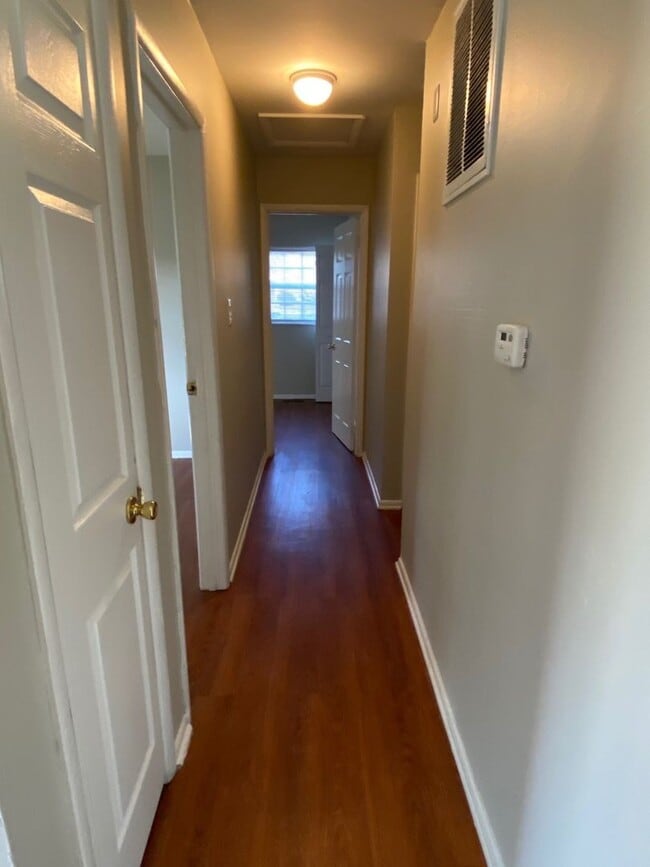 Primary Photo - 3 bed 1 bath home located in Lawrence Town...