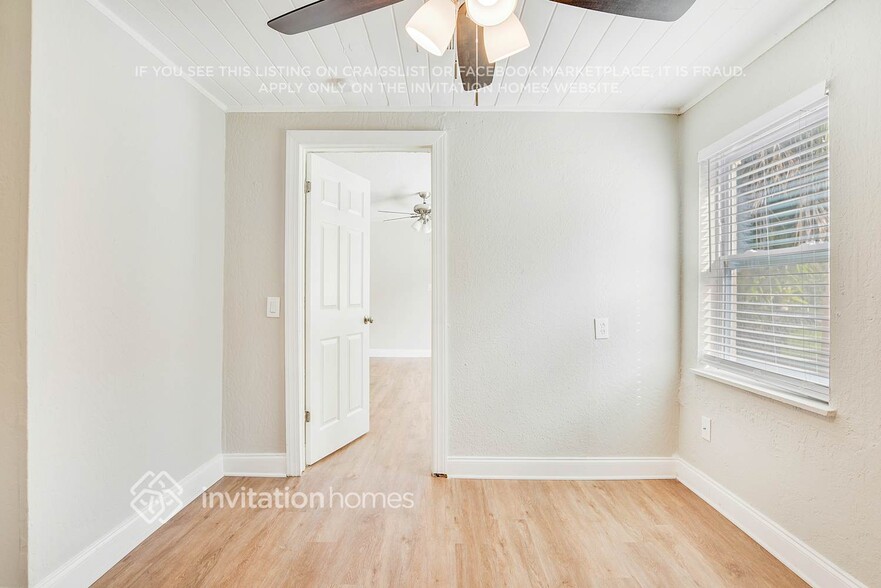 Building Photo - 4805 Burgundy Ln
