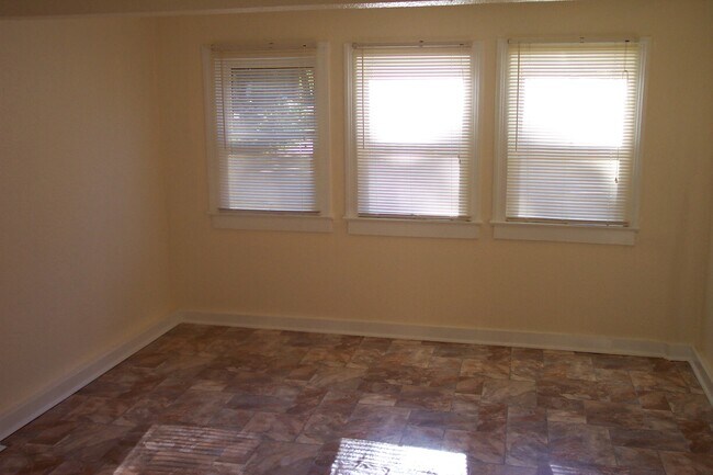 Bedroom - 2791 Riverside Ave