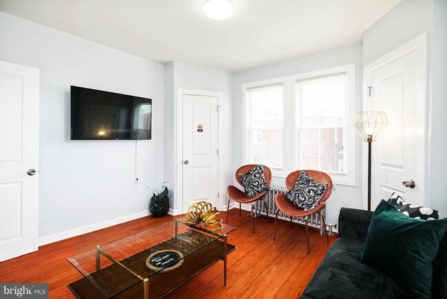 Primary Photo - 7076 Forrest Ave