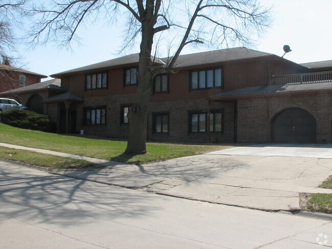 Building Photo - Madison Court Apartments