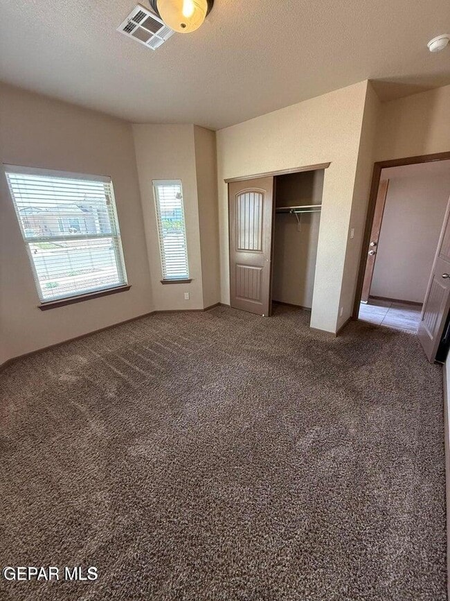 Building Photo - 4941 Ruben Soto