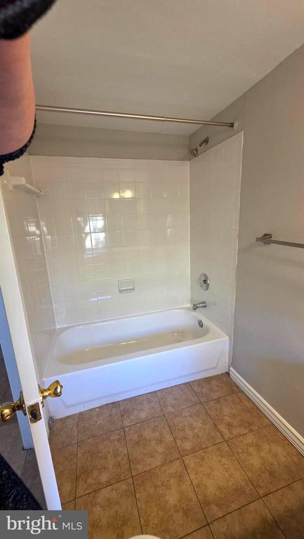 Building Photo - 539 N Luzerne Ave