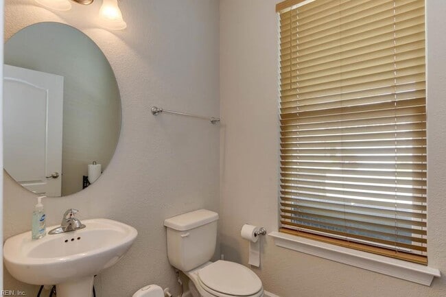 Building Photo - 115 Farrand Dr