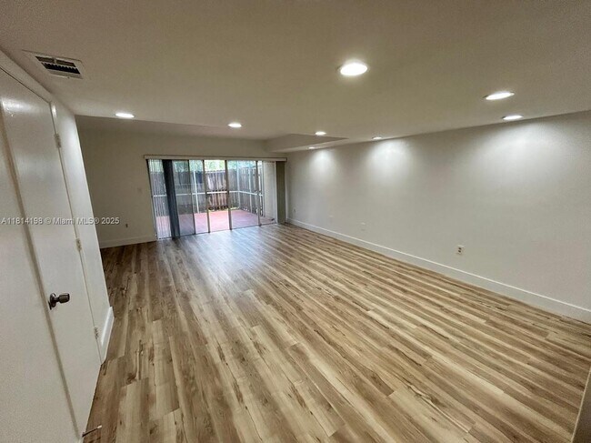 Building Photo - 1325 NW 124th Ave