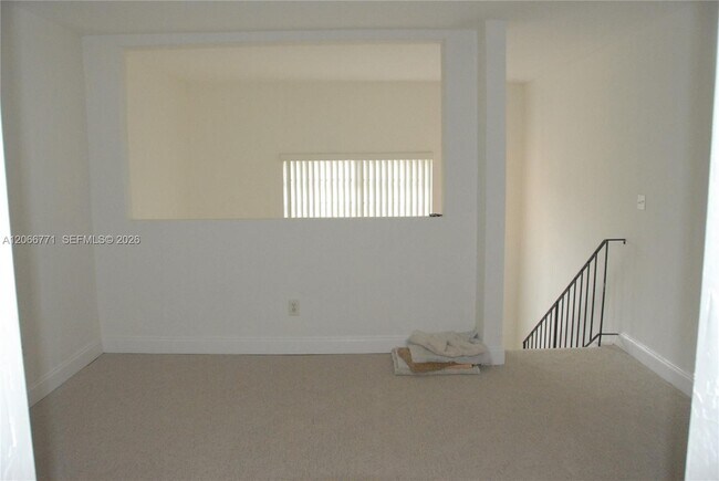 Building Photo - 10907 N Kendall Dr