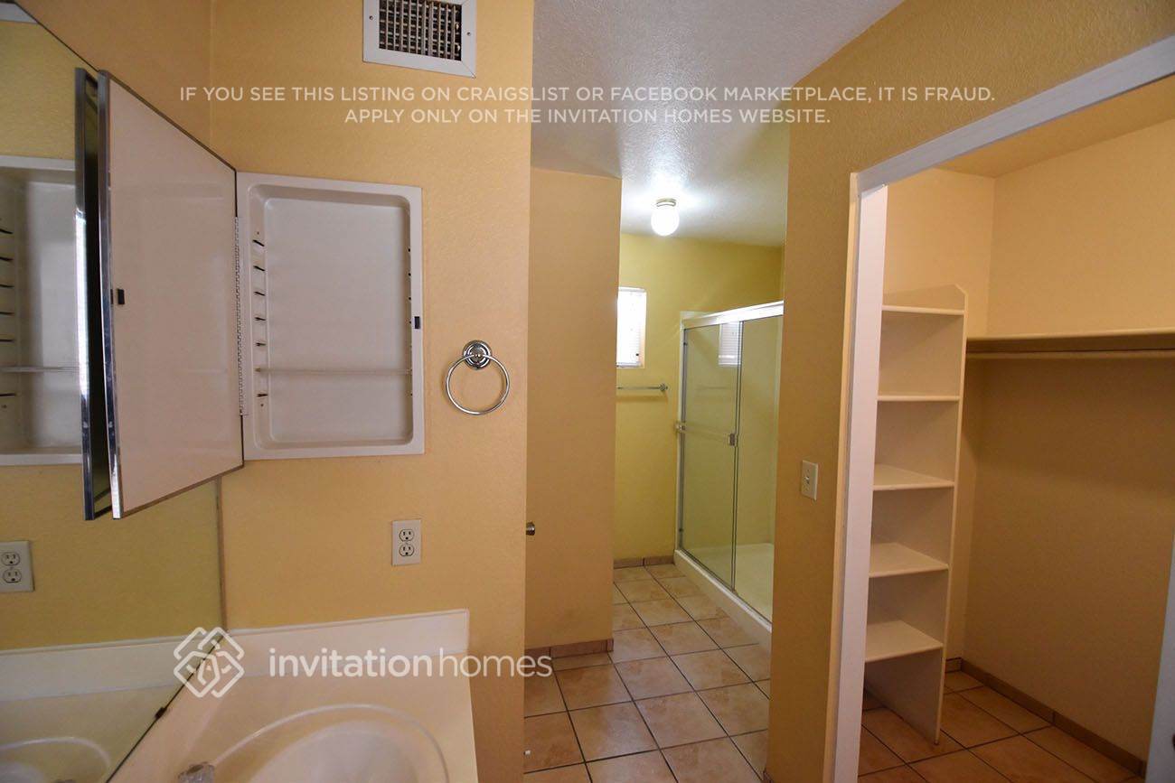Building Photo - 4545 N 67th Ave