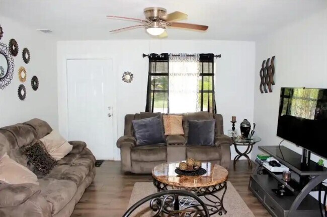 Building Photo - 15144 Jeanie Ln