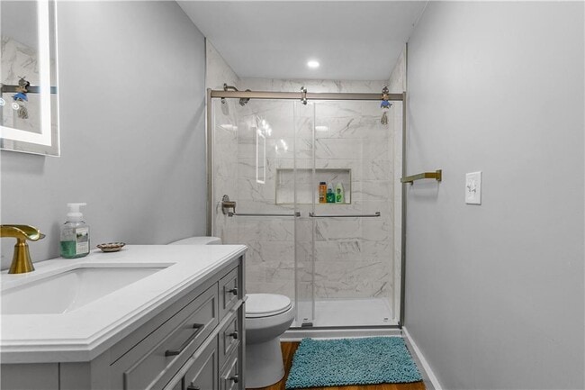 Building Photo - 391 Valley Rd