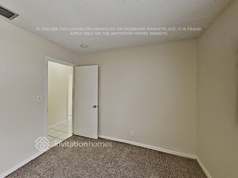 Building Photo - 4972 SW 4th St