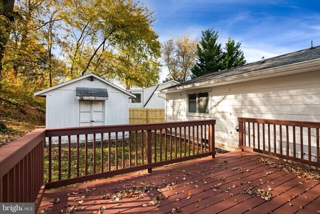 Building Photo - 4421 Kenwood Dr