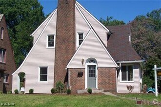 Building Photo - 48 Fairlawn Ave