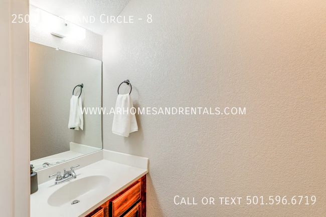 Building Photo - 2504 Ridgeland Cir