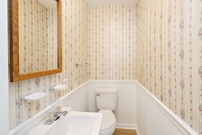 Building Photo - Move-in Ready Northern Albemarle County Home