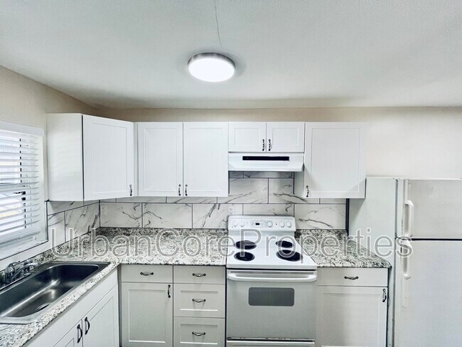 Building Photo - 115 7th Ave N