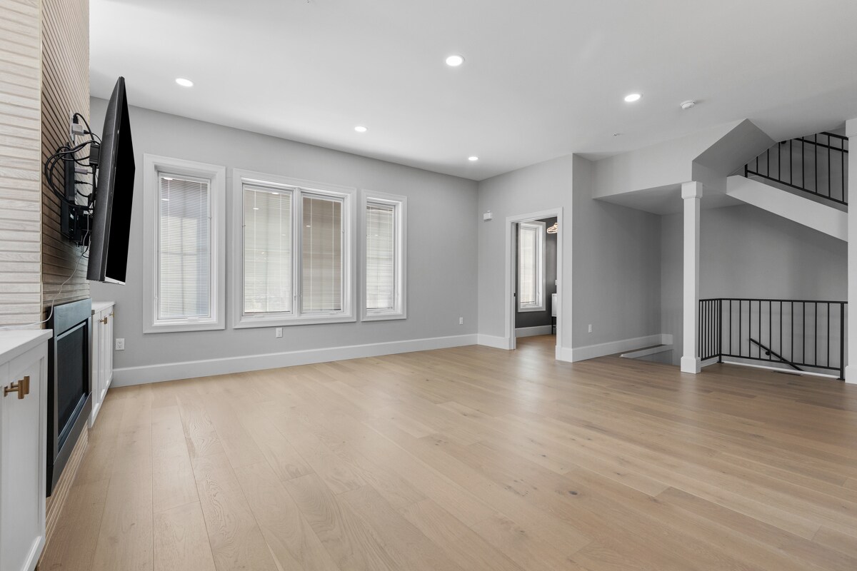 Building Photo - 5135 5th Ave