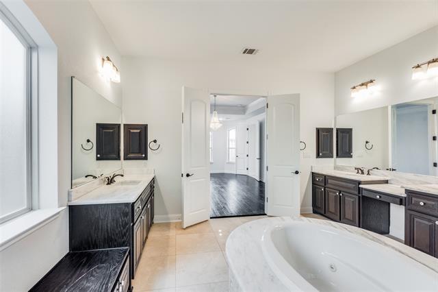 Building Photo - 5601 Cognac St