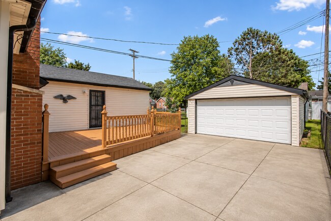 Building Photo - 4673 Dearborndale