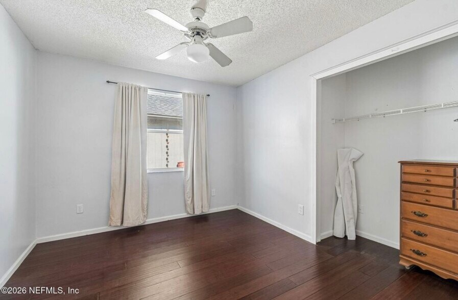 Building Photo - 5065 Knightsbridge Cir N