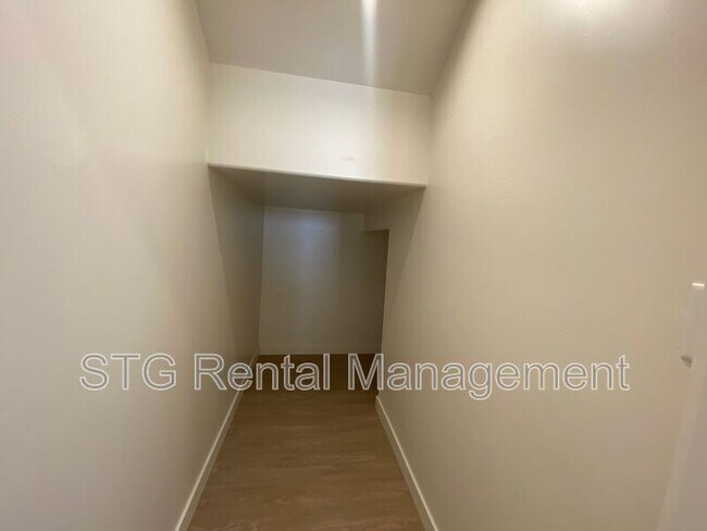 Building Photo - 767 W Scarlet Hill Dr