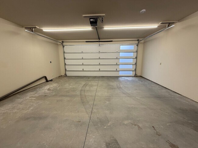 Building Photo - Now renting brand-new 3 bedroom, one study/Den, 2.5 bathroom House,  visit our website at www.sti...