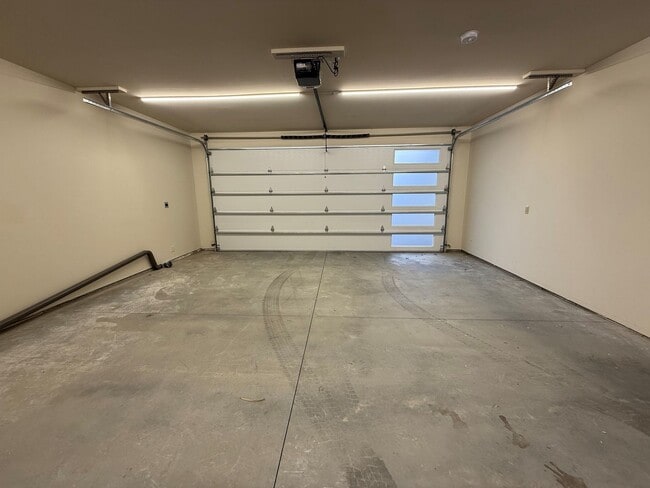 Building Photo - Now renting brand-new 3 bedroom, one study/Den, 2.5 bathroom House