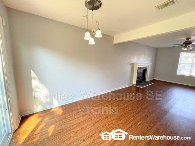 Building Photo - 809 Sutherland Arch