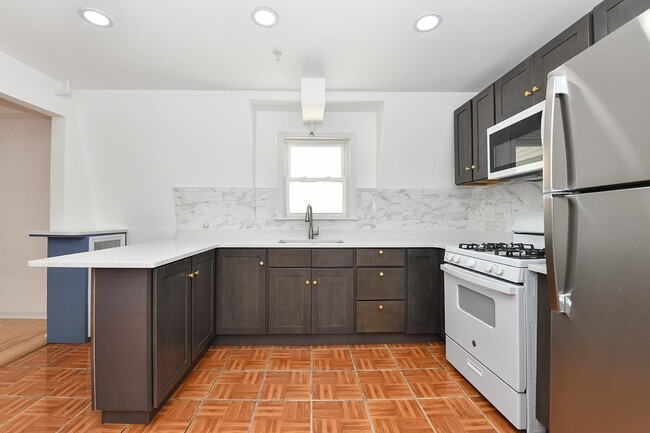 Building Photo - 520 34th St