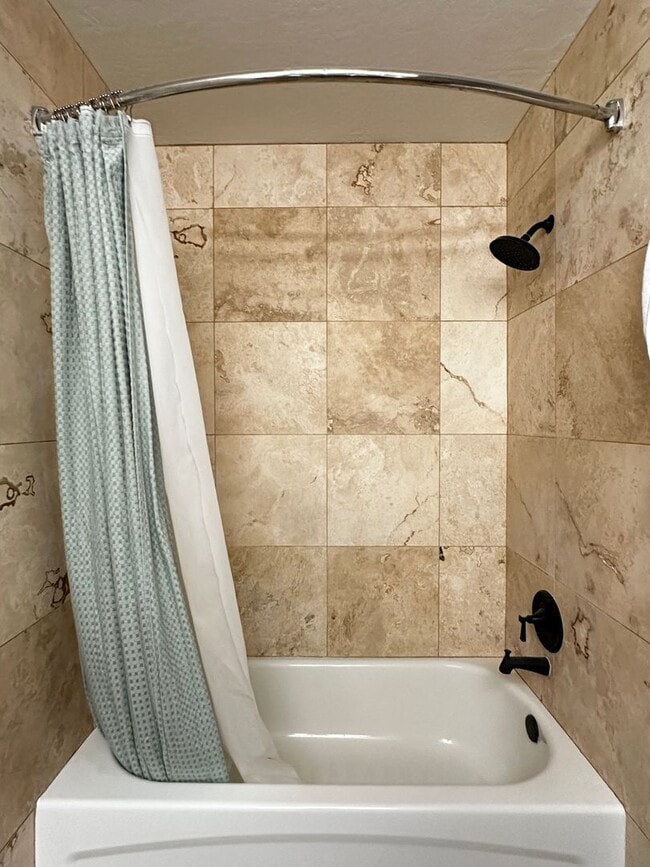 Building Photo - FULLY FURNISHED 1 BEDROOM 1 BATHROOM CONDO UPDATED HEART OF THE VALLEY