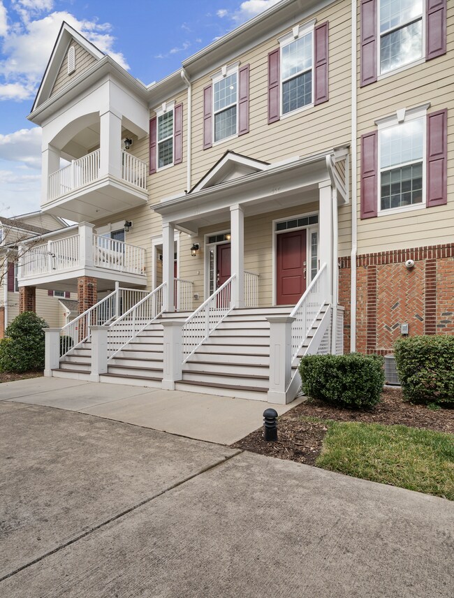 Building Photo - Luxury Townhome with Elevator and Rooftop Terrace