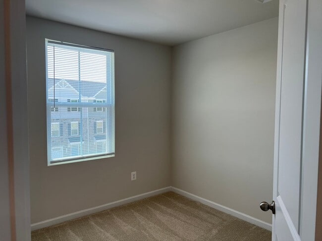Building Photo - Sought After Pendleton Subdivision
