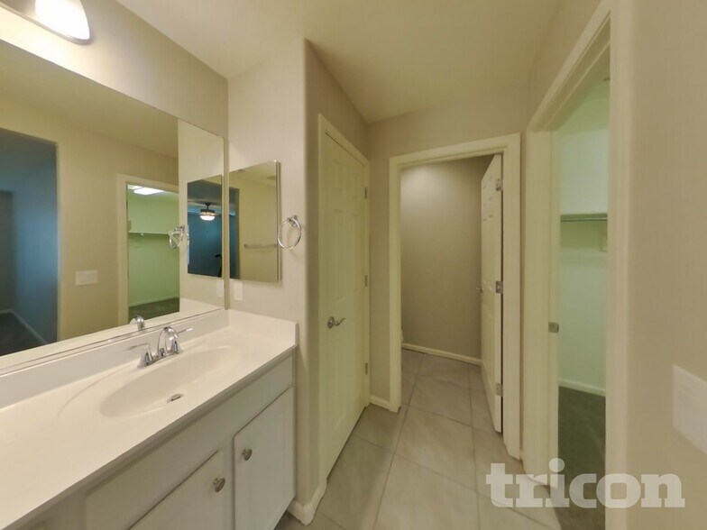 Building Photo - 8631 E Peralta Ave