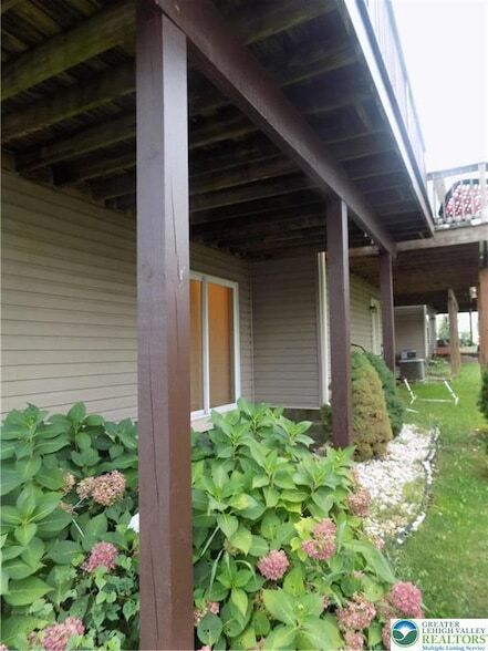 Building Photo - 1145 Sparrow Way