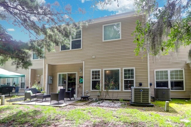 Building Photo - 165 Grand Oaks Dr