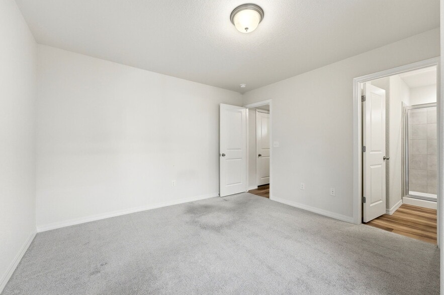 Building Photo - 7421 Marbled Wood Pt