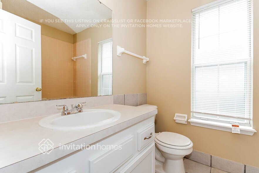Building Photo - 724 Putters Green Way S