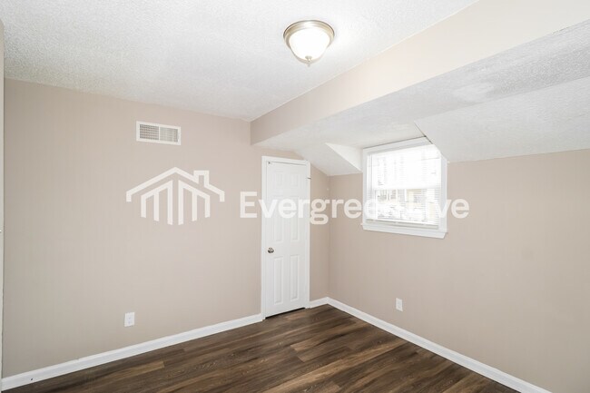 Building Photo - 4053 Chippewa Rd