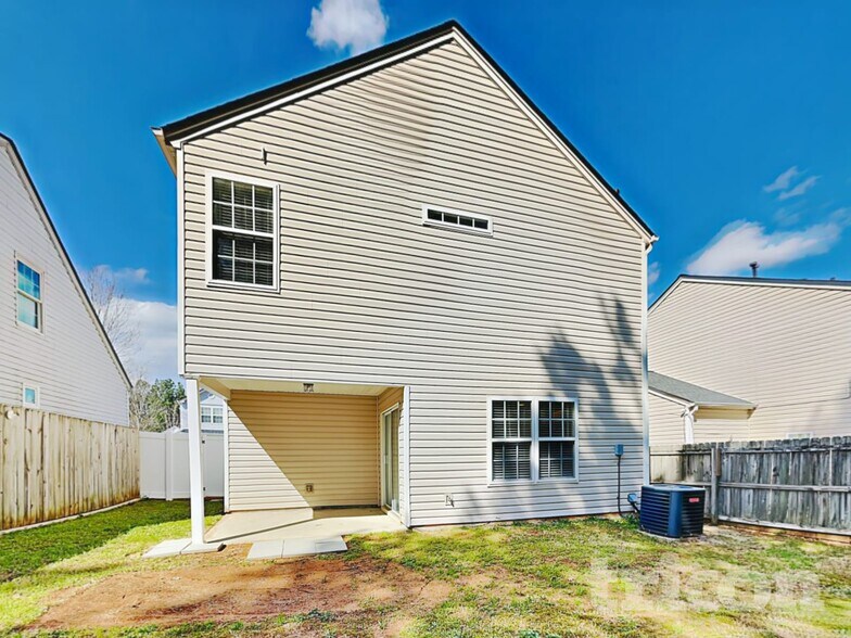 Building Photo - 250 Oak Grove Way