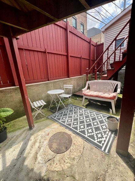 Patio - 1610 N Wolcott Ave