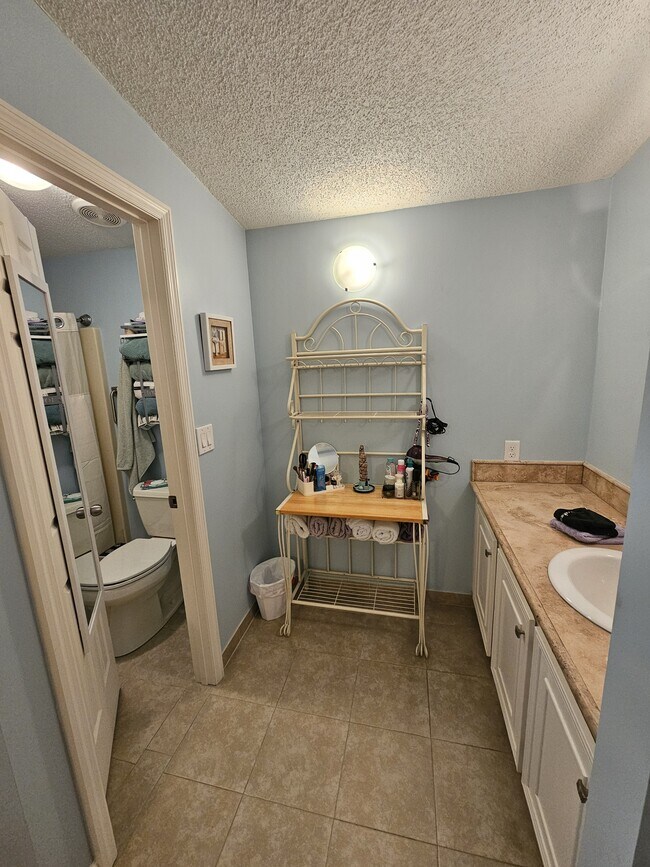 Building Photo - 1706 Pebble Beach Ln