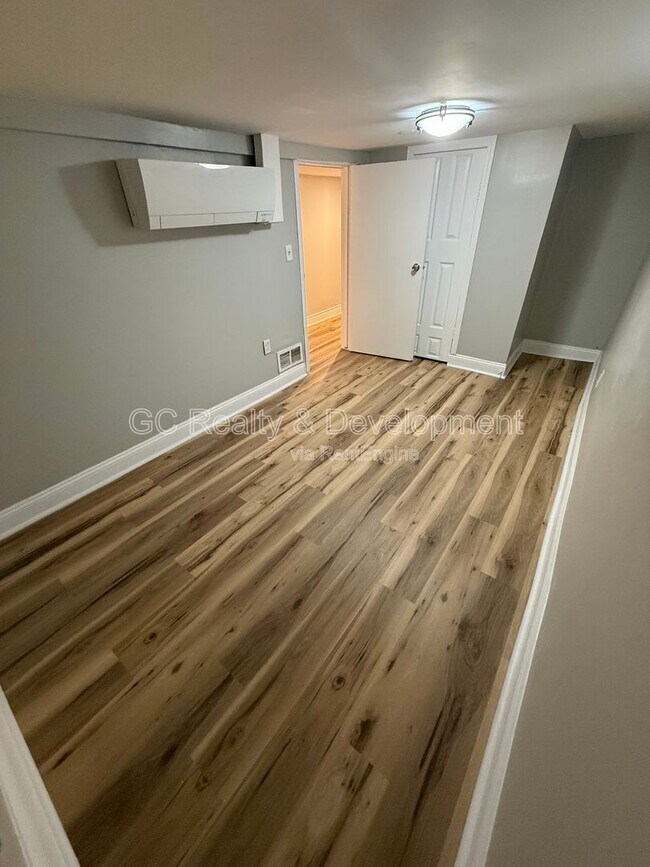 Building Photo - 2519 N Hamlin Ave