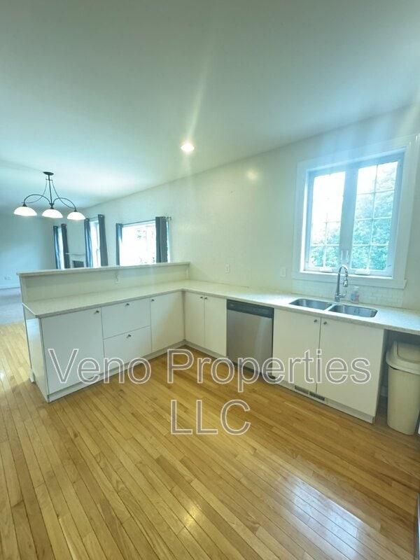 Building Photo - 17 Ironwood Street