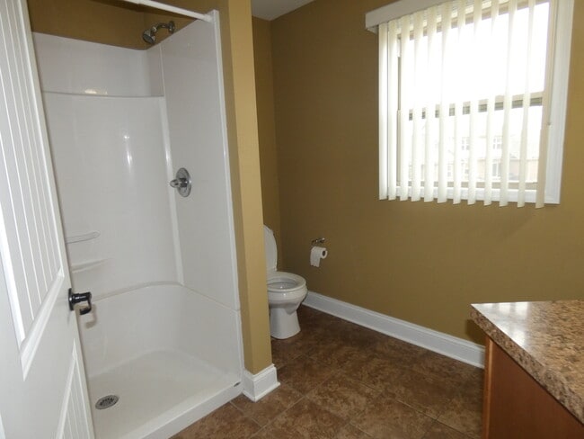 Building Photo - 627 N Edgemere Dr