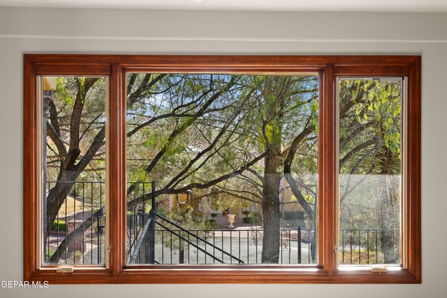 Building Photo - 6204 Pinehurst Dr