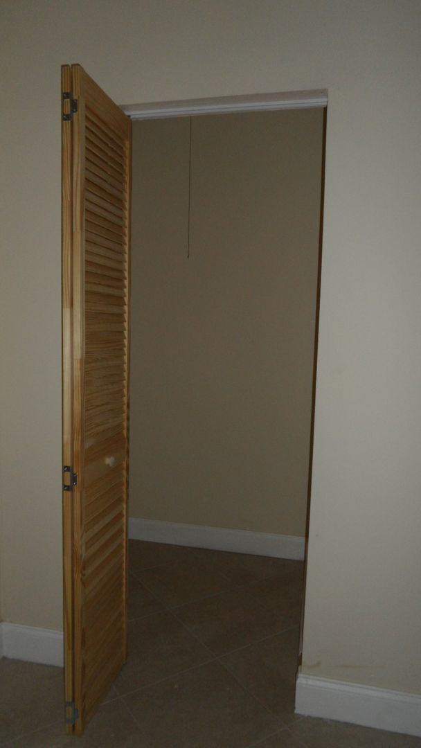 Building Photo - 3BED/2BATH house with Large fenced backyard and split floorplan!