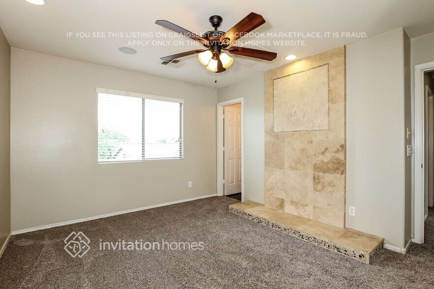 Building Photo - 1733 S 156th Ave