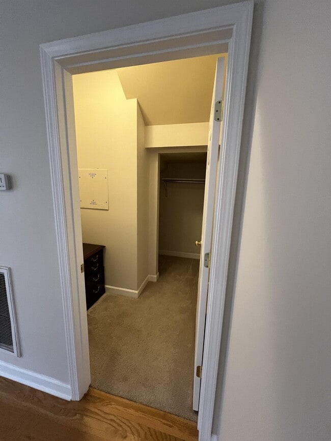 Building Photo - 2271 Dewey Dr