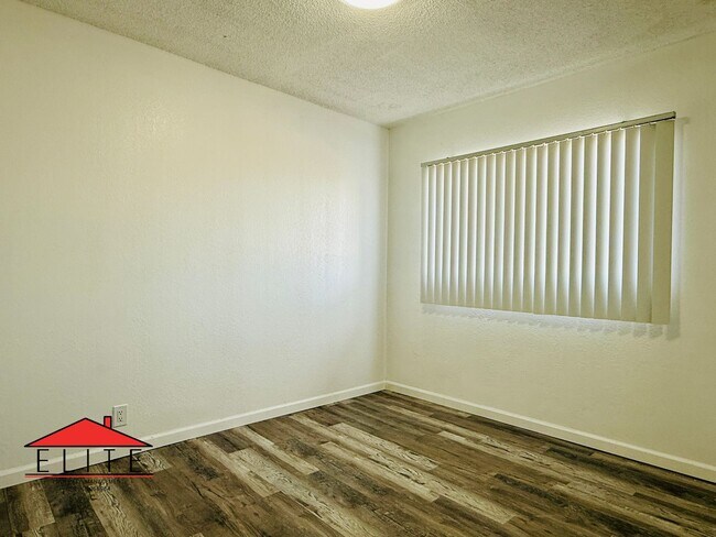 Building Photo - AVAILABLE NOW!! 1/2 OFF FIRST MONTH"S RENT!