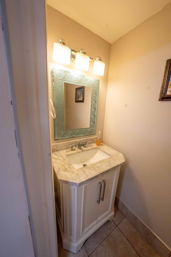 Building Photo - 2643 NE 15th St