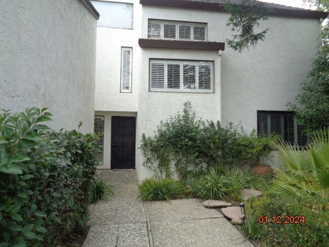 Building Photo - 1250 Redwood Ct